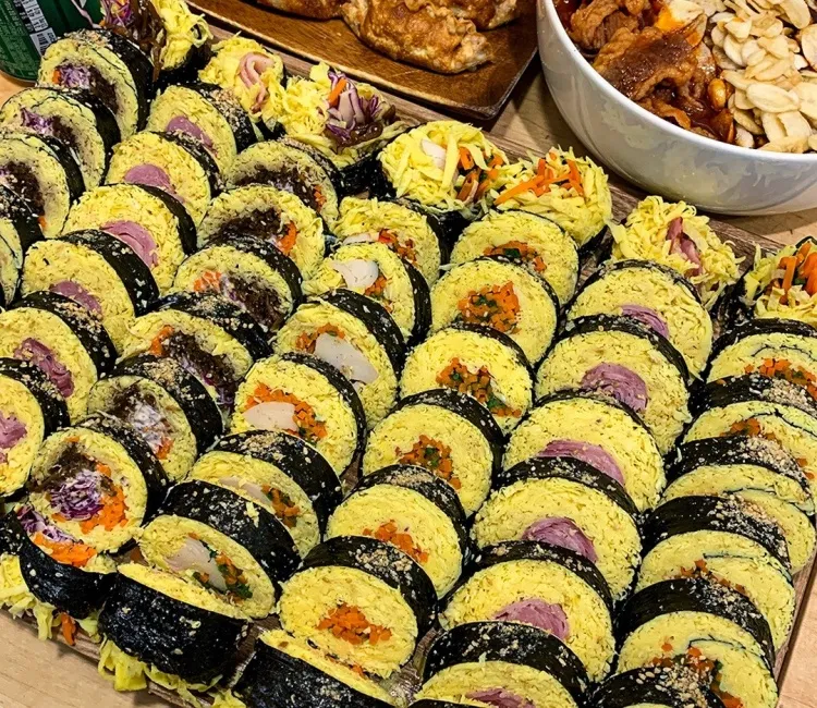 Best Street Food in  - Boseulboseul Apgujeong Bonjeom