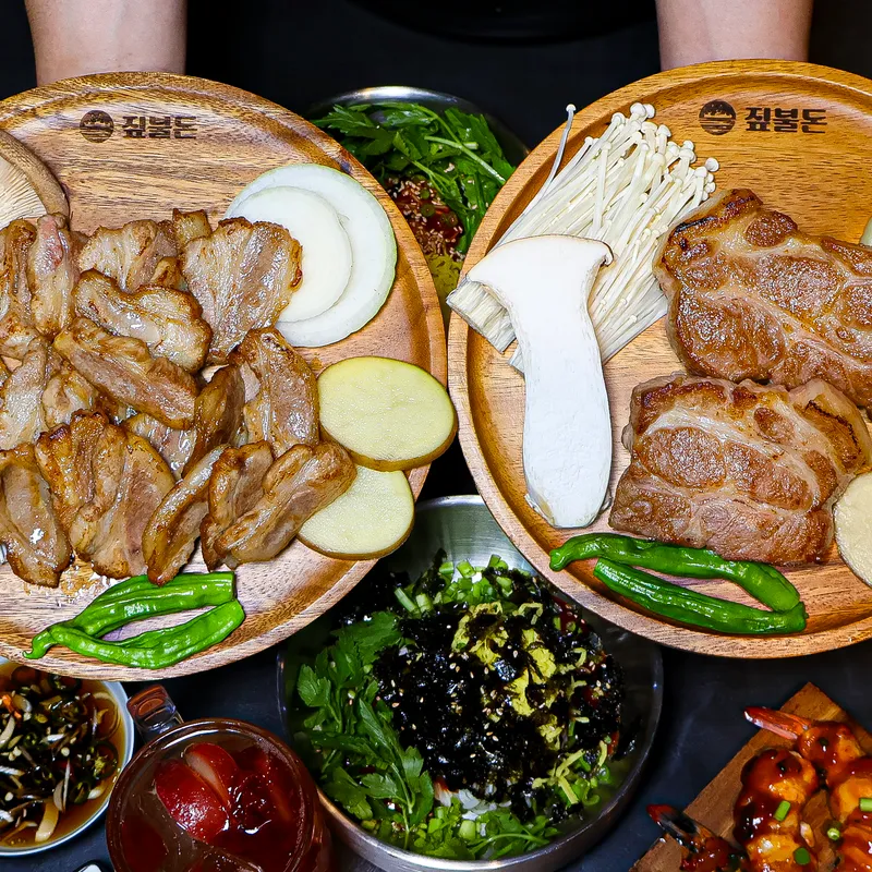Mejor Marinated Pork Belly en Hapjeong - 짚불돈 합정
