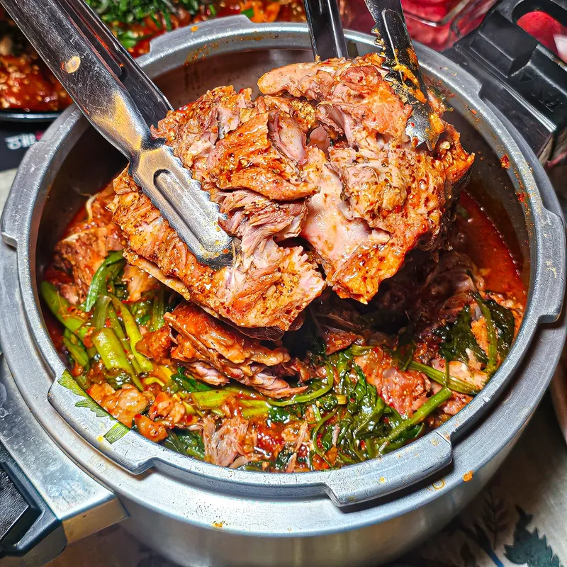 Dongbaekgaok Yongsan Bonjeom
