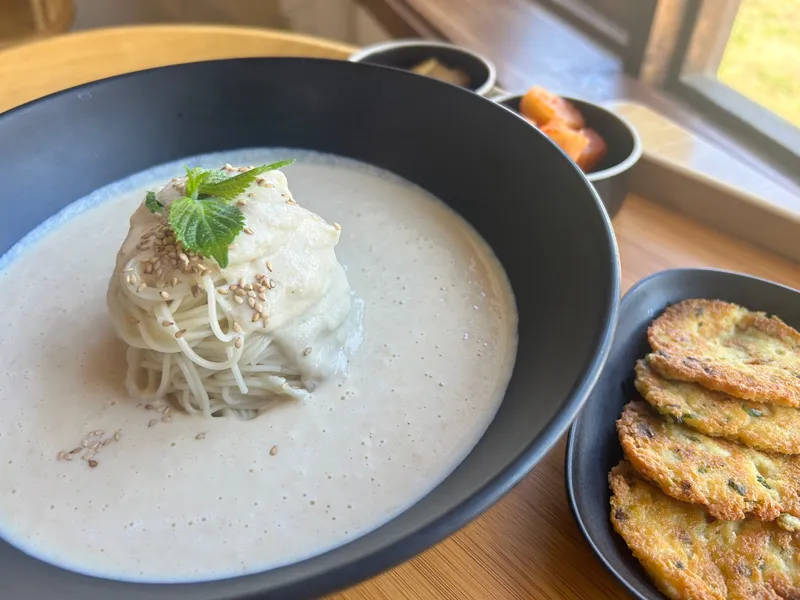Best Korean-style pork trotters in Jeju City - Hyeopjae Ondajeong