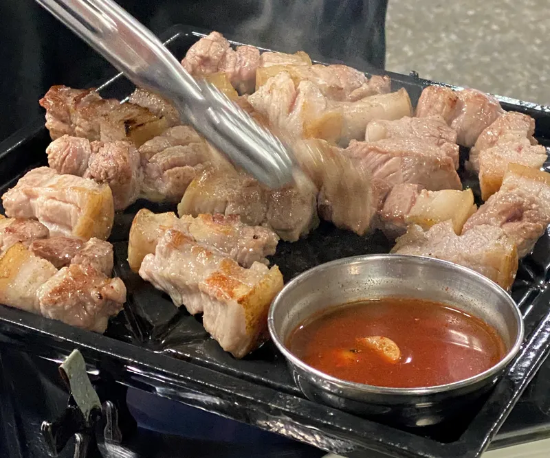 Mejor Bibimbap en Sinchon - 돈불1971
