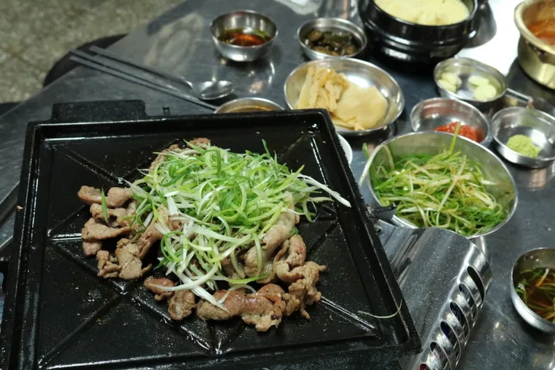 Mejor Bibimbap en Sinchon - 돈불1971