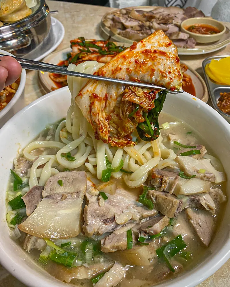 Mejor handmade noodle soup en Gwangjin - 제주곤이칼국수 건대점