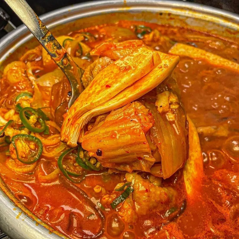 Mejor silkworm pupae en Itaewon - 네번째집