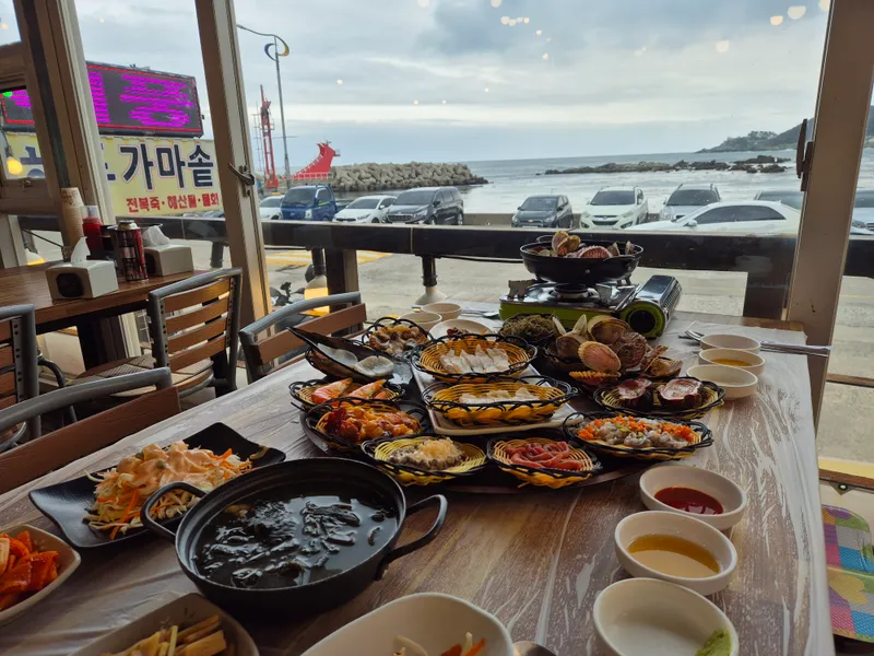 Best Raw seafood in Gijang - Haepung Gamasot Yeonhwari Jeonbokjuk