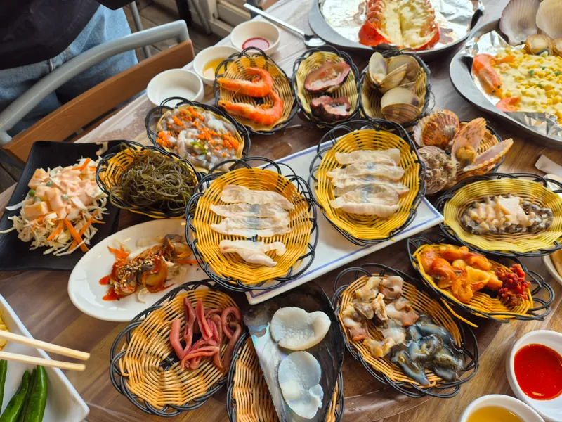 Best Raw seafood in Gijang - Haepung Gamasot Yeonhwari Jeonbokjuk