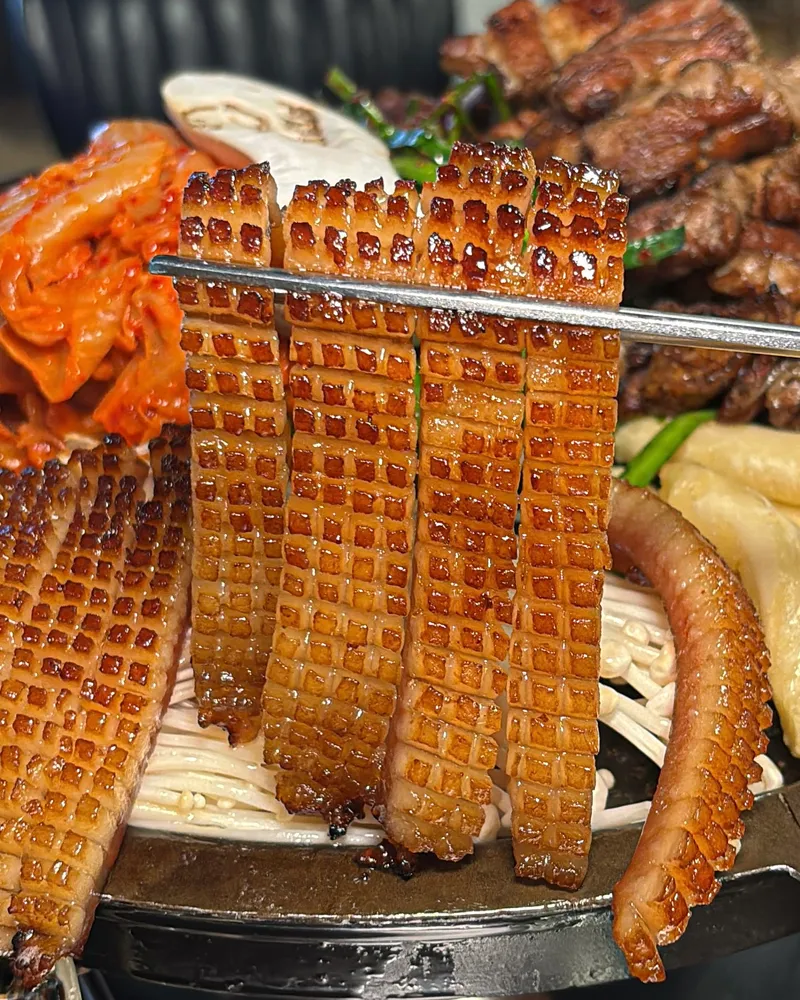 Best pork belly BBQ in Shinrim - Dwaebong Samgyeopsal Sillim Branch