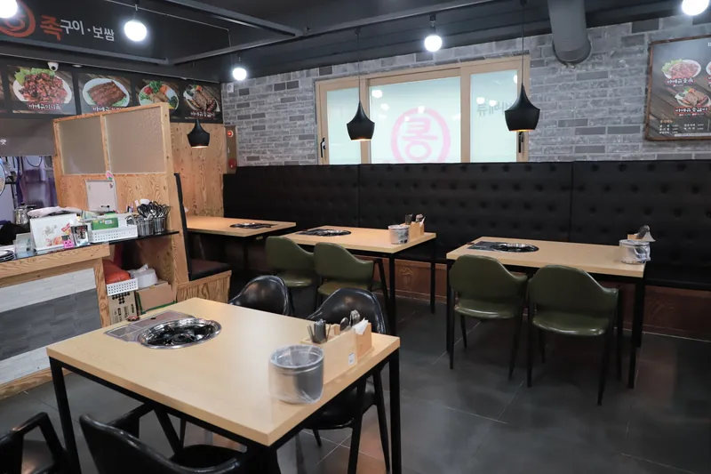 Best Korean-style BBQ pork feet in Jungmun - Babekyu Tongjokgui Jungmun Branch