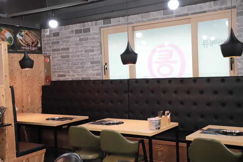 Best Korean-style BBQ pork feet in Jungmun - Babekyu Tongjokgui Jungmun Branch