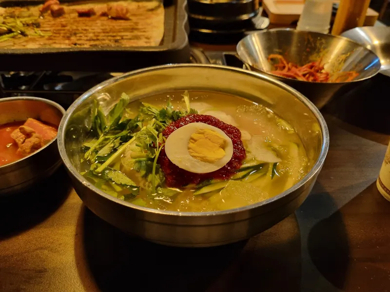 Best grilled pork belly in Yoido - Yeouido Minari Samgyeop Bonjeom