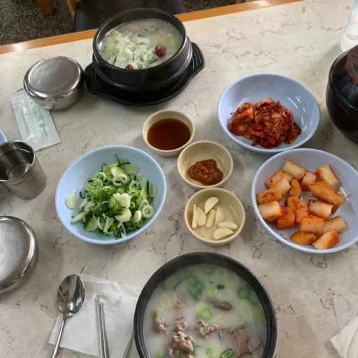 Best Soup & Stew in  - Jangteolbo Seolleongtang Bonjeom