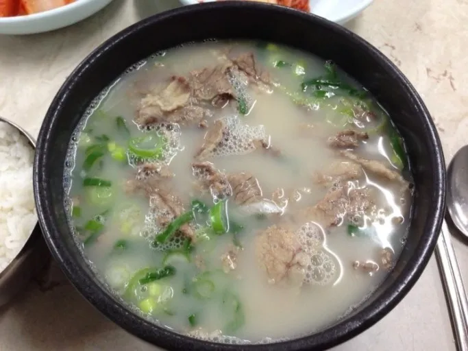 Best Soup & Stew in  - Jangteolbo Seolleongtang Bonjeom