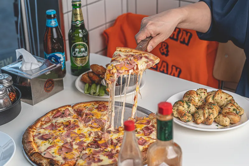 Jon and Jin Pizza Pub Haenggung Main Branch