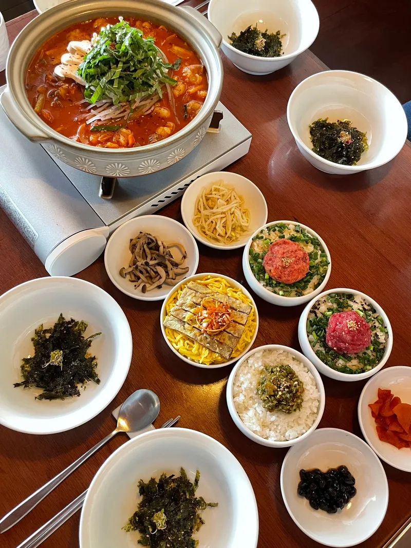 Mejor beef intestines en Hwangnidan-gil - 동양백반 경주황리단길 본점