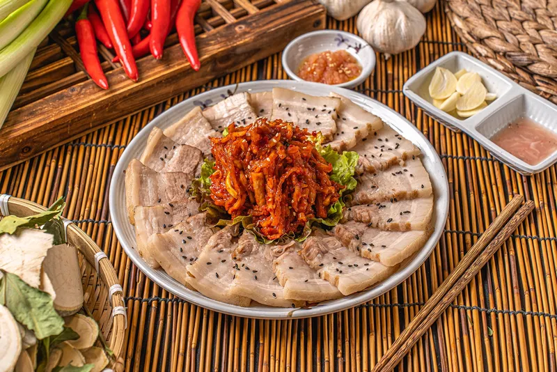 Best Bossam in  - Mansumugang Mugangok Kalguksu