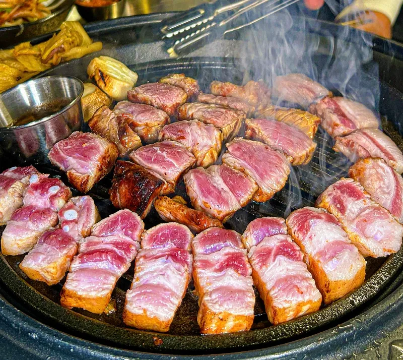 Best Black Pork Belly in Jeju City - Hundo Aewol Heukdwaeji Main Branch