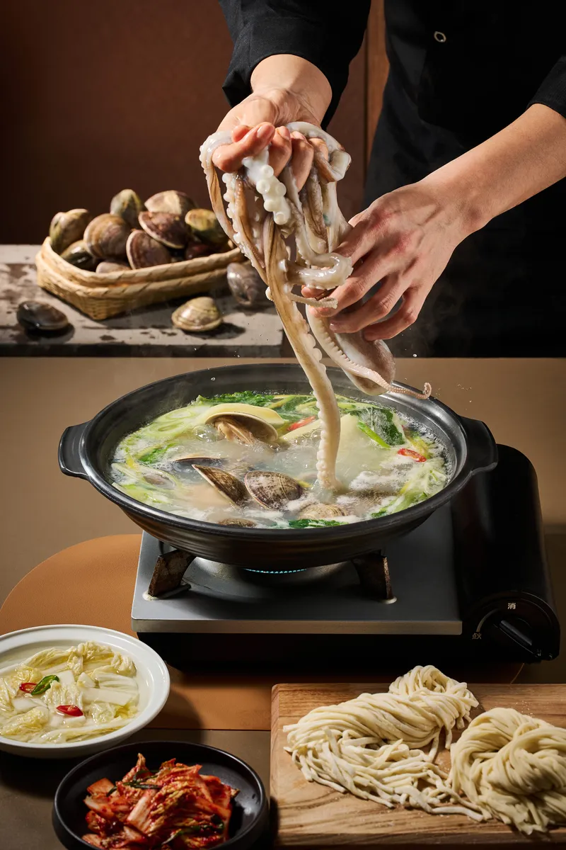 Uimyeonok Baekhap Kalguksu Songdo Bonjeom