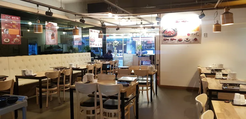 Best Pork Knuckle in Dongpo - Jangmo Jokbal Seomyeon Branch