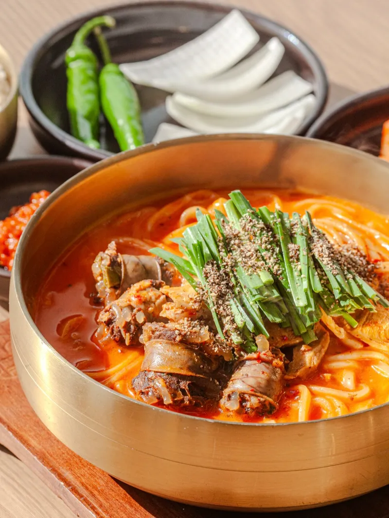 Yeon-an-ok Kalsundaeguk Sinchon Branch