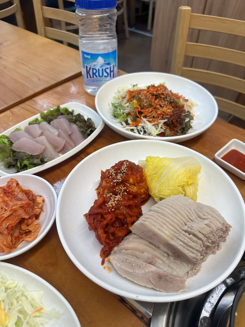 Mejor Bossam en Yeouido Island - 박만배아리랑보쌈 여의도직영점