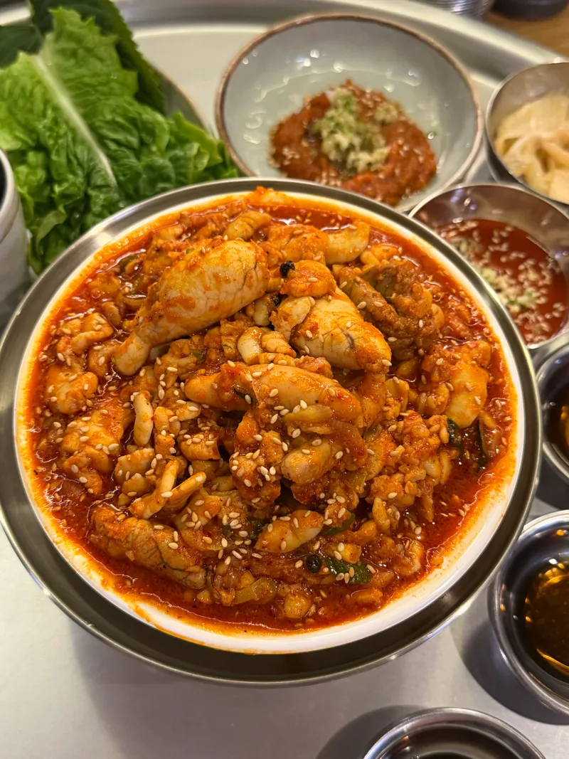 Best Raw Fish in Dongseongno - Cheombeong Gyodong Branch