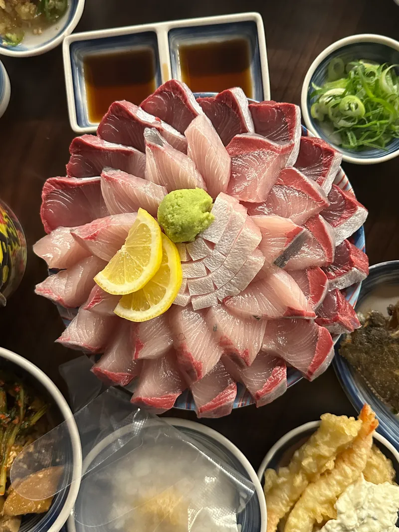 Best Raw Fish in Dongseongno - Cheombeong Gyodong Branch