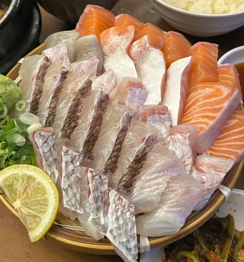 Best Raw Fish in Dongseongno - Cheombeong Gyodong Branch