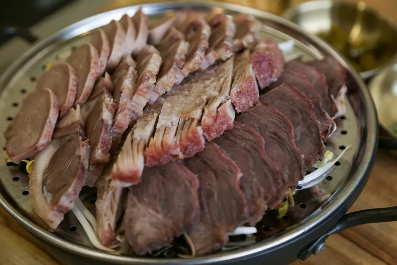 Best Korean sausage dish in Suwon - Saenggaknaneun Sundaeguk Bonjeom