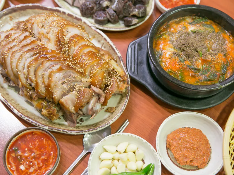Mejor Traditional Korean Blood Sausage Soup en Mapo - 마포소문난원조족발