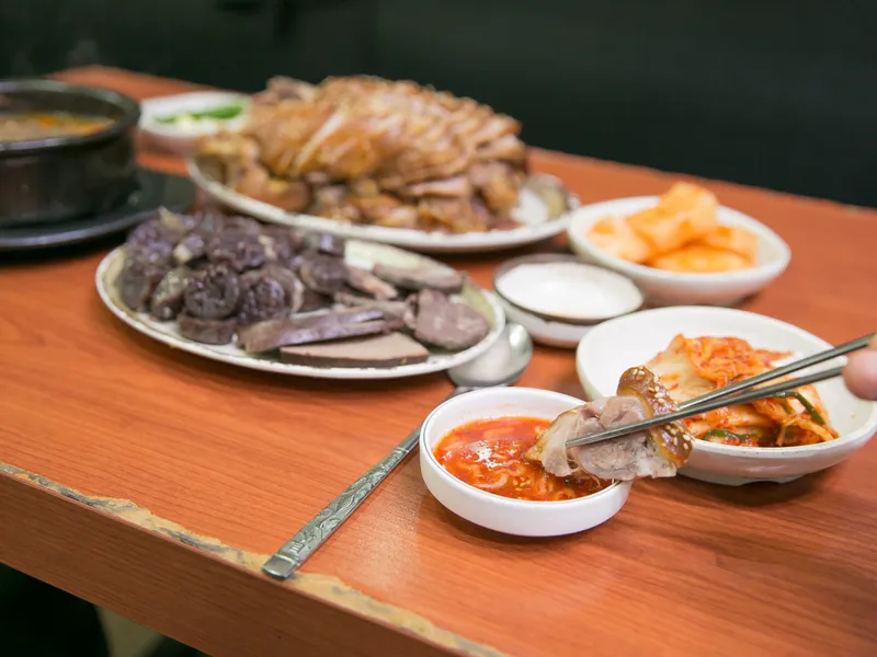 Mejor Traditional Korean Blood Sausage Soup en Mapo - 마포소문난원조족발