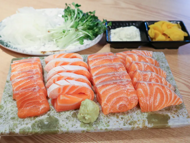 Mejor Raw Fish Dish en Gangda - 호야초밥참치 본점