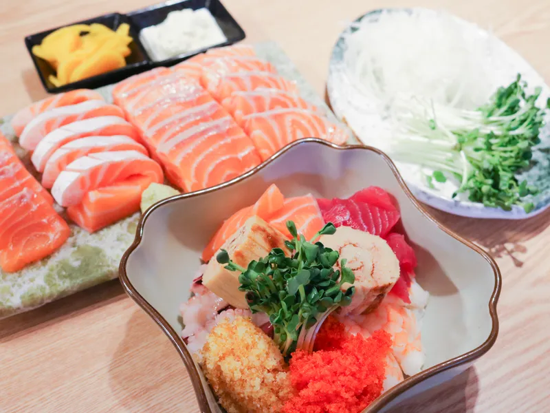 Mejor Raw Fish Dish en Gangda - 호야초밥참치 본점