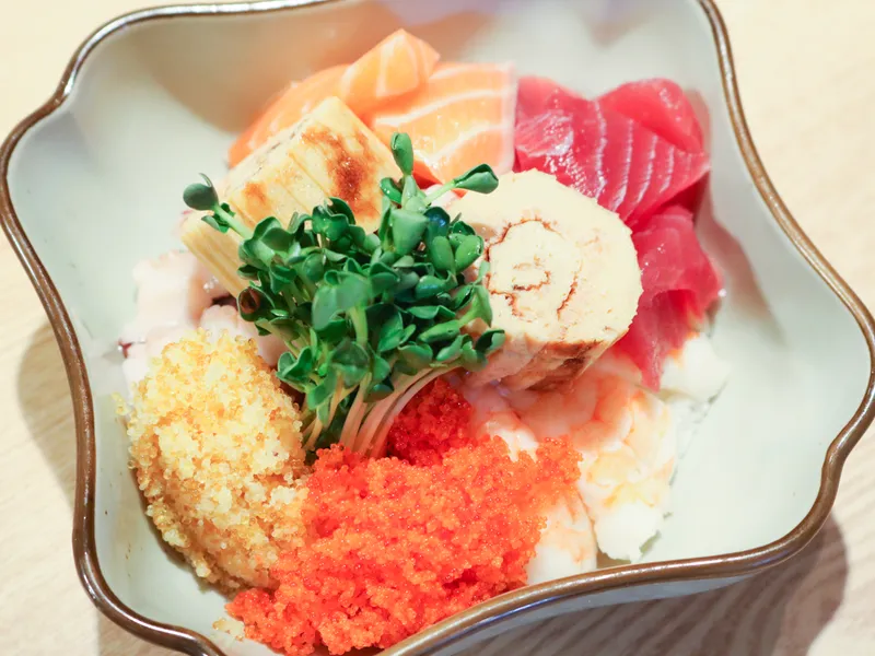 Mejor Raw Fish Dish en Gangda - 호야초밥참치 본점