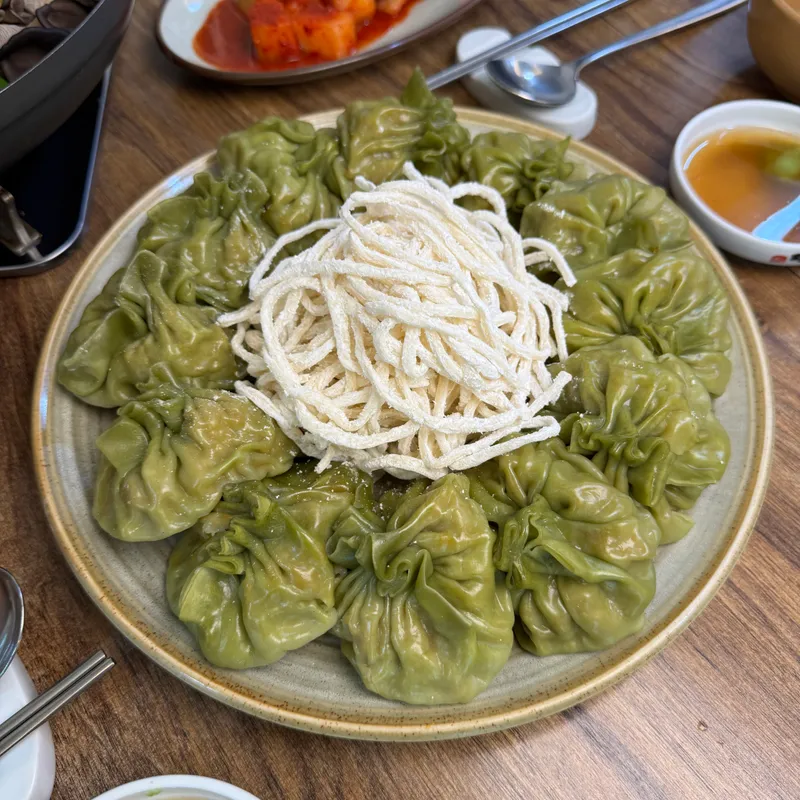 Mejor Kalguksoo en Hapjeong - 덕이손만두