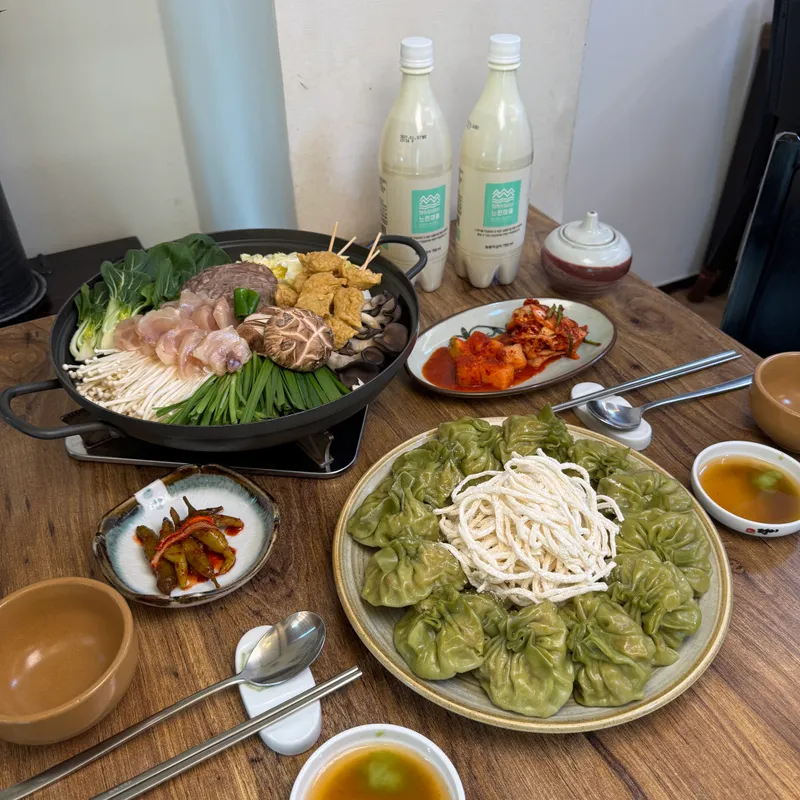 Mejor Kalguksoo en Hapjeong - 덕이손만두