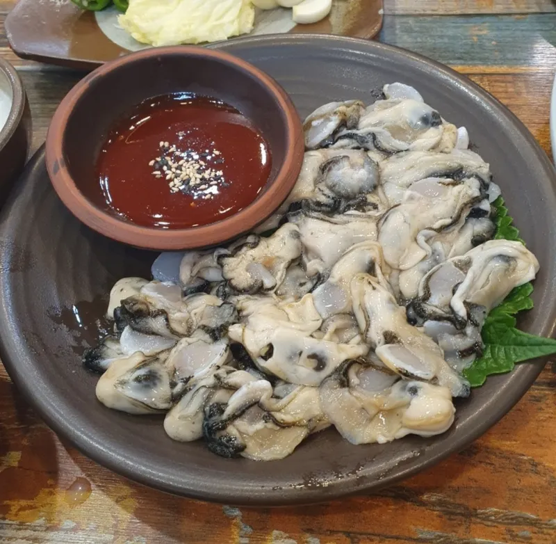 Best Trotters in Yeouido - Pulhyanggi Bossam Kalguksu
