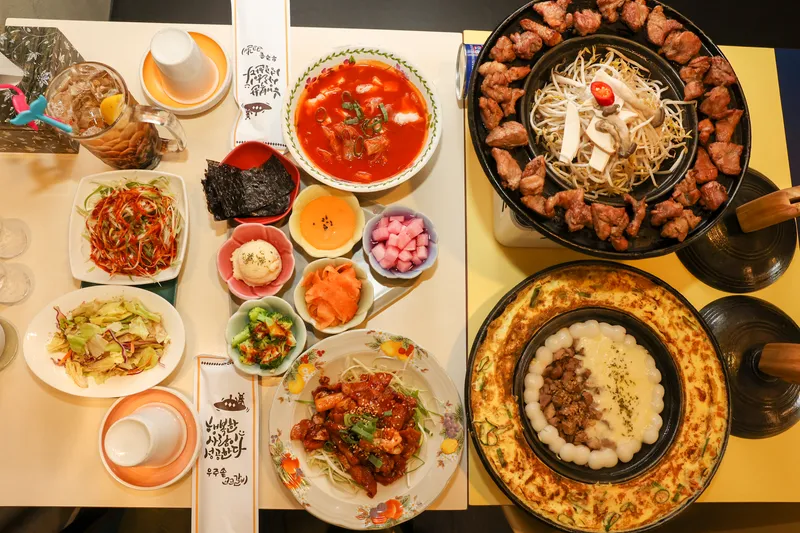 Mejor cold noodles en Hongdae - 고고갈비 홍대점