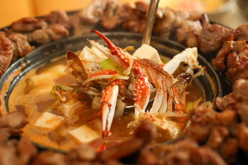 Mejor cold noodles en Hongdae - 고고갈비 홍대점
