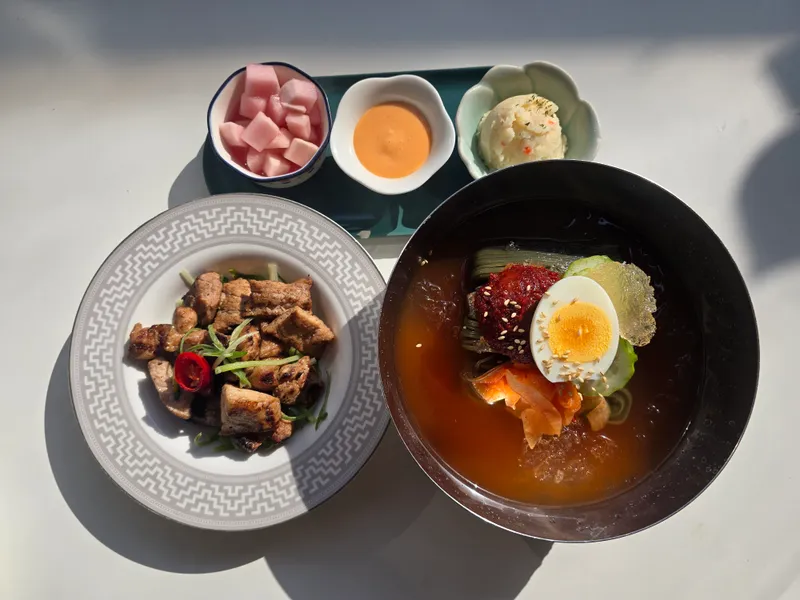 Mejor cold noodles en Hongdae - 고고갈비 홍대점