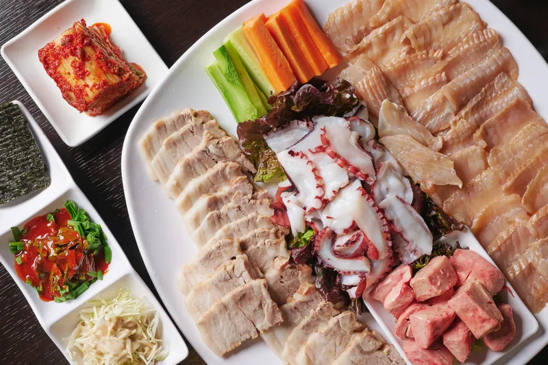 Best Grilled Pork Belly in Jamsil - Daebak Ssam
