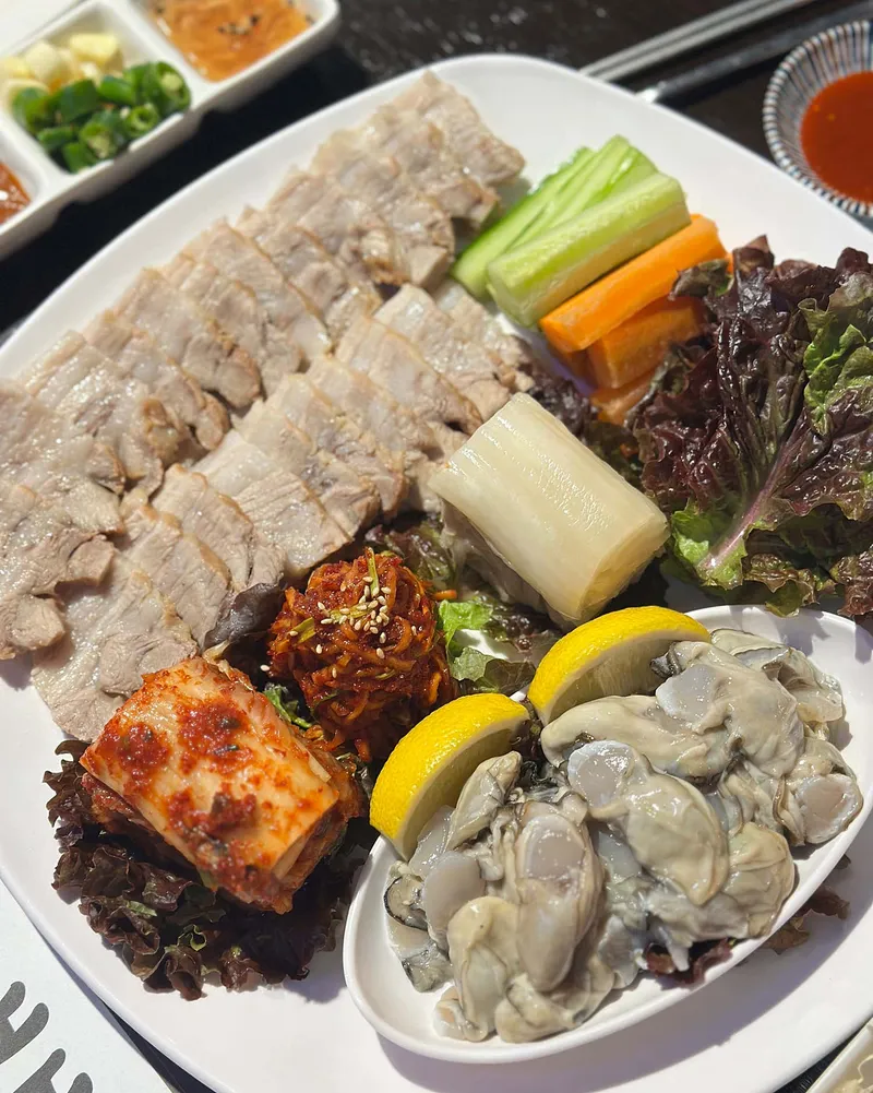 Best Grilled Pork Belly in Jamsil - Daebak Ssam