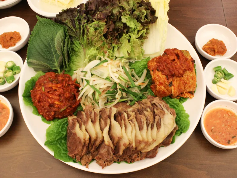 Mejor Pork Dishes en  - 바른식 시골보쌈&감자옹심이 사당별관