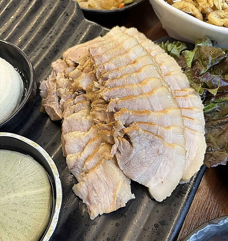Mejor Pork Dishes en  - 꽃피우는기와보쌈 일산본점