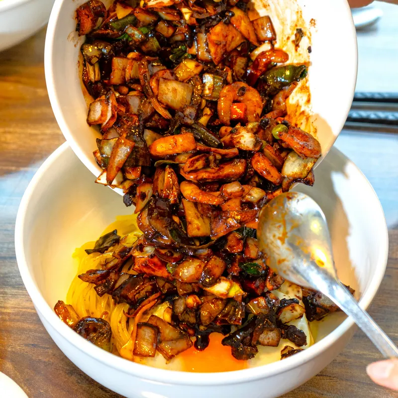 Mejor black bean sauce noodles en Haeundae Beach - 홍유단 해운대