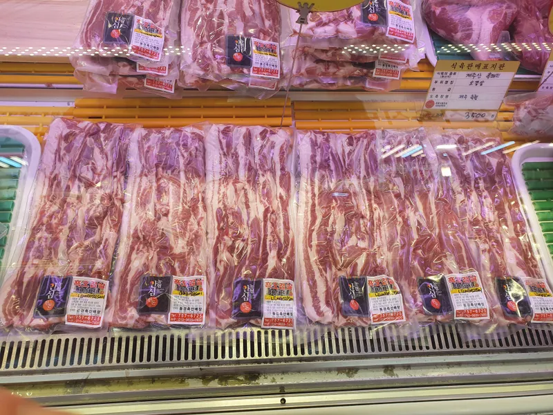 Best Boiled Pork Feet in Jeju City - Donggyeong Chuksan