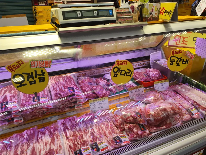 Best Boiled Pork Feet in Jeju City - Donggyeong Chuksan
