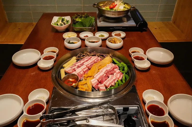 Best Cold Noodles in  - Gogigubneun Namja Dongseongno Bonjeom