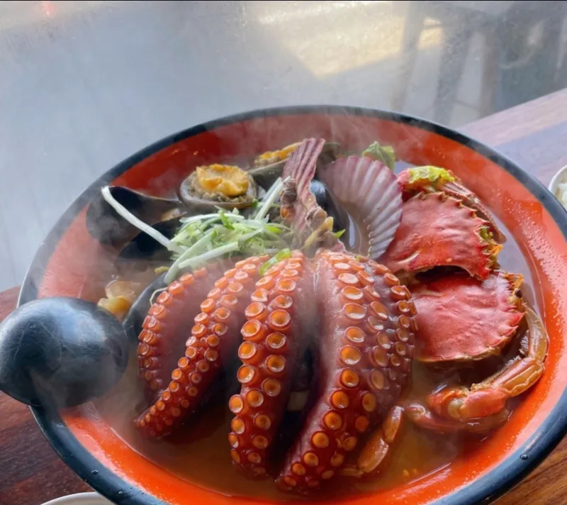 Best Korean-style fast food in Aewol - Jejuwahamkkeramyeon Ramen