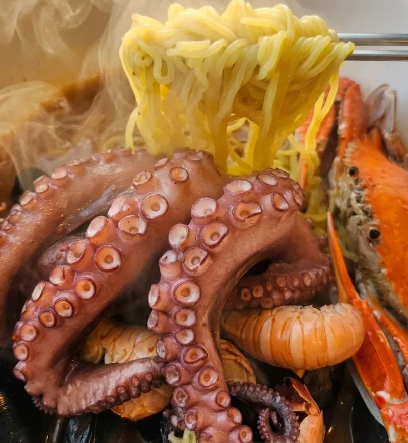 Molmanong Geudaewahamkke Haemul Ramyeon Seongsan Bonjeom