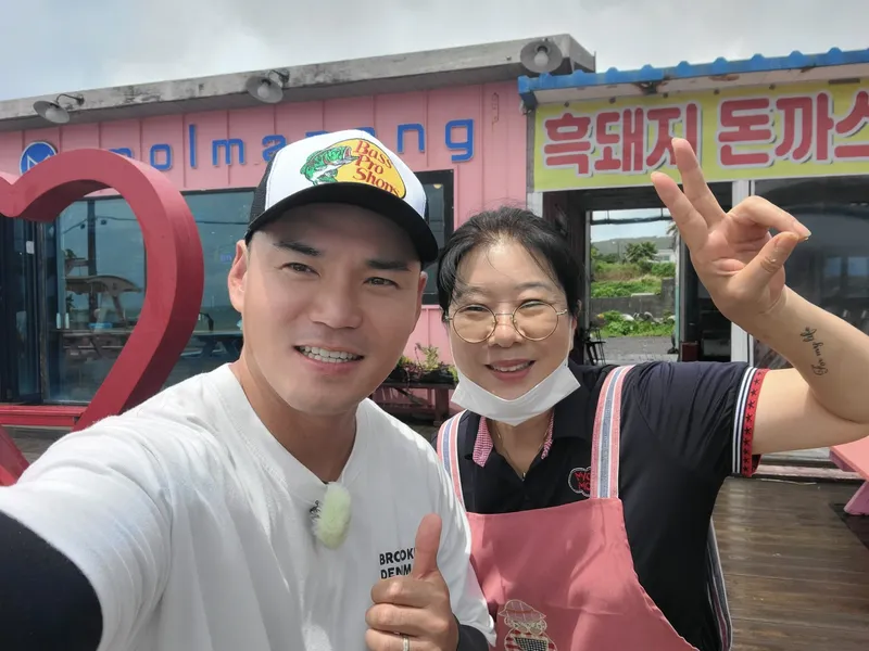Best Street Food in Seogwipo - Molmanong Geudaewahamkke Haemul Ramyeon Seongsan Bonjeom